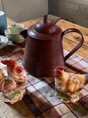Coffee pot & roosters salt & pepper set